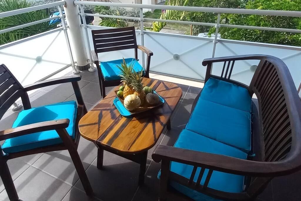 Les Pieds Dans L'Eau Chez Syl Apartment Le Moule Ngoại thất bức ảnh