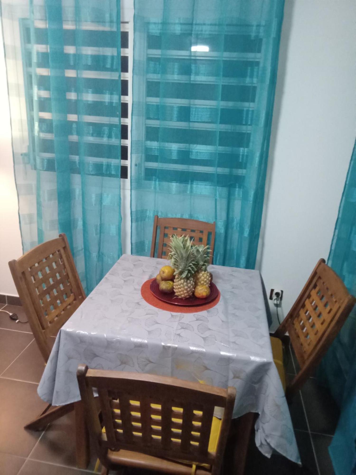 Les Pieds Dans L'Eau Chez Syl Apartment Le Moule Ngoại thất bức ảnh